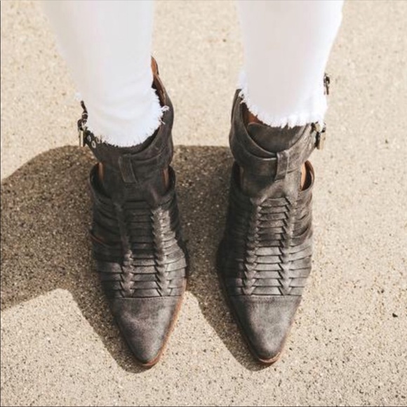 ARRIVED “Charlotte” Western ankle bootie - Picture 4 of 5